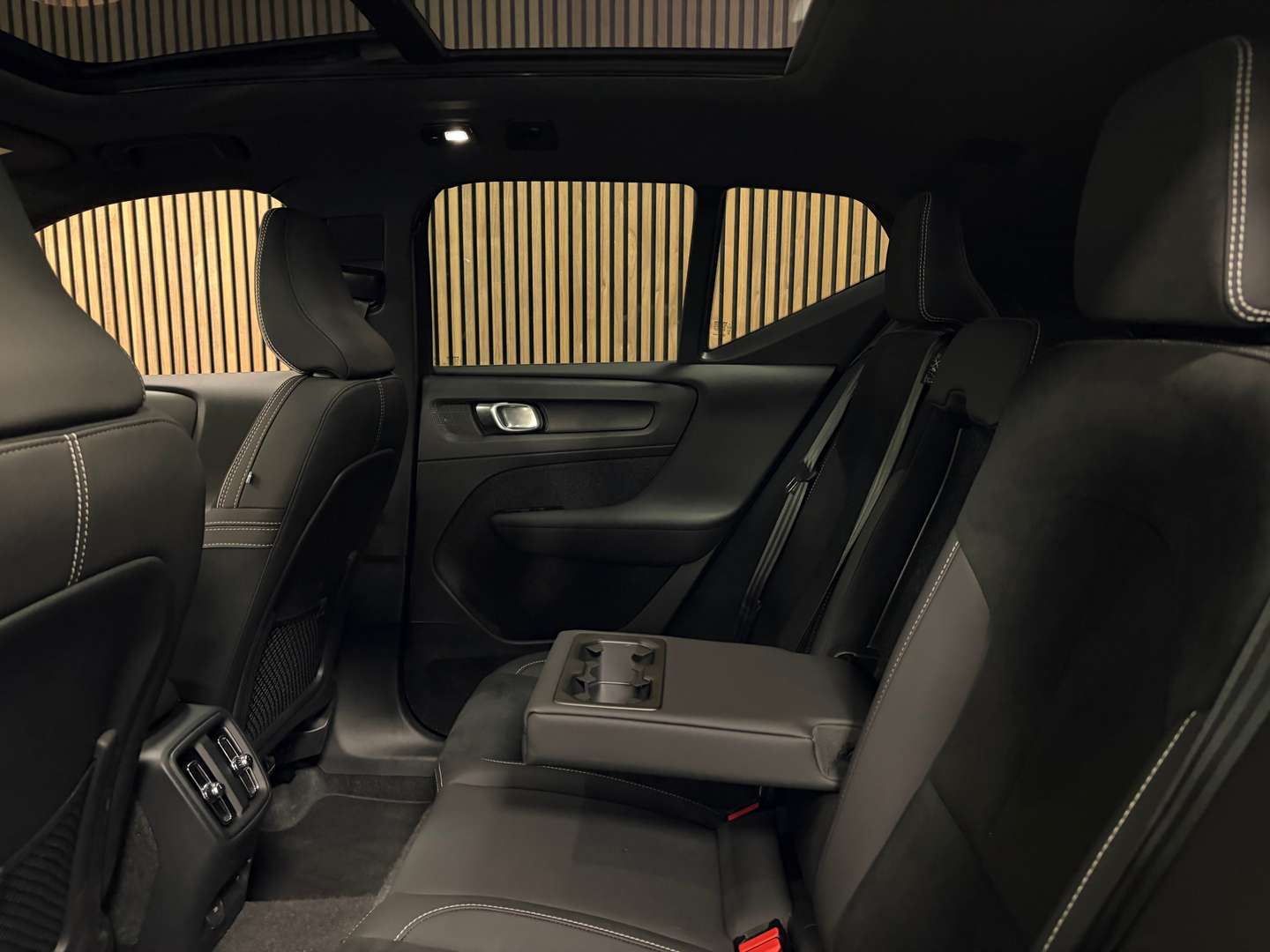 Volvo EX40 Ultra Black Extended Range - 2025 - Joinsteer - #15