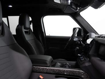 Land Rover Defender 110 4.4 P635 — photo 13