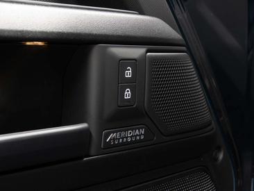 Land Rover Defender 110 4.4 P635 — photo 18