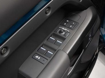 Land Rover Defender 110 4.4 P635 — photo 19