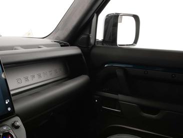 Land Rover Defender 110 4.4 P635 — photo 28
