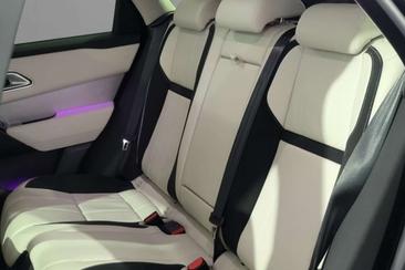Land Rover Range Rover Velar R-Dynamic SE 2.0D I4 204 CV — photo 11