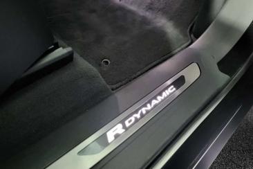 Land Rover Range Rover Velar R-Dynamic SE 2.0D I4 204 CV — photo 14