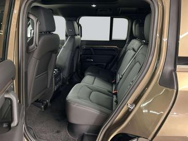 Land Rover Defender 110 X-Dynamic SE D250 — photo 5