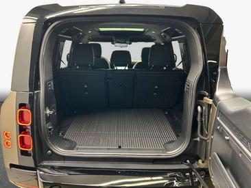 Land Rover Defender 110 X-Dynamic SE D250 — photo 12
