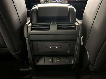 Land Rover Defender 110 X-Dynamic SE D250 — photo 21