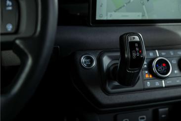 Land Rover Defender 110 2.0 P400e X-Dynamic SE Pano, Leder,22LM — photo 19