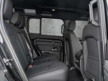Land Rover Defender 110 D200 X-Dynamic SE — photo 5