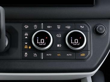 Land Rover Defender 110 D200 X-Dynamic SE — photo 13