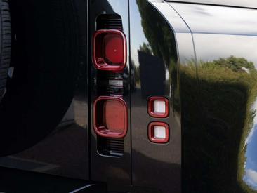 Land Rover Defender 110 D200 X-Dynamic SE — photo 16