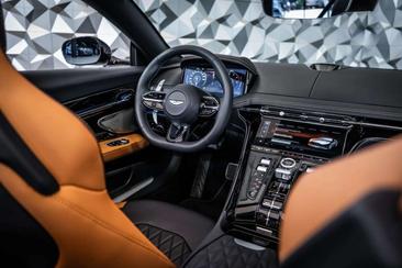 Aston Martin DB12 4.0 V8 — photo 10