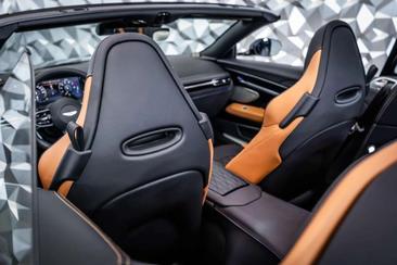 Aston Martin DB12 4.0 V8 — photo 17