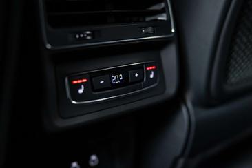 Audi Q8 S Line 60 TFSI E — photo 16