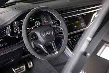 Audi Q8 S Line 60 TFSI E — photo 21