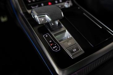 Audi Q8 S Line 60 TFSI E — photo 25