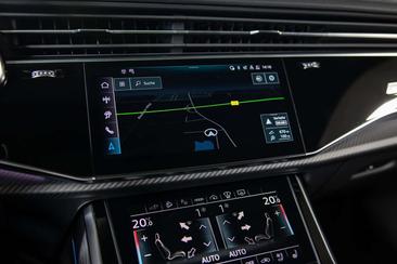 Audi Q8 S Line 60 TFSI E — photo 27
