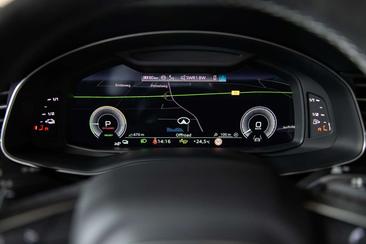 Audi Q8 S Line 60 TFSI E — photo 28