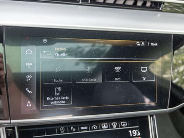 Audi S8 TFSI — photo 12