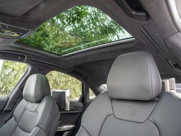 Audi S8 TFSI — photo 24