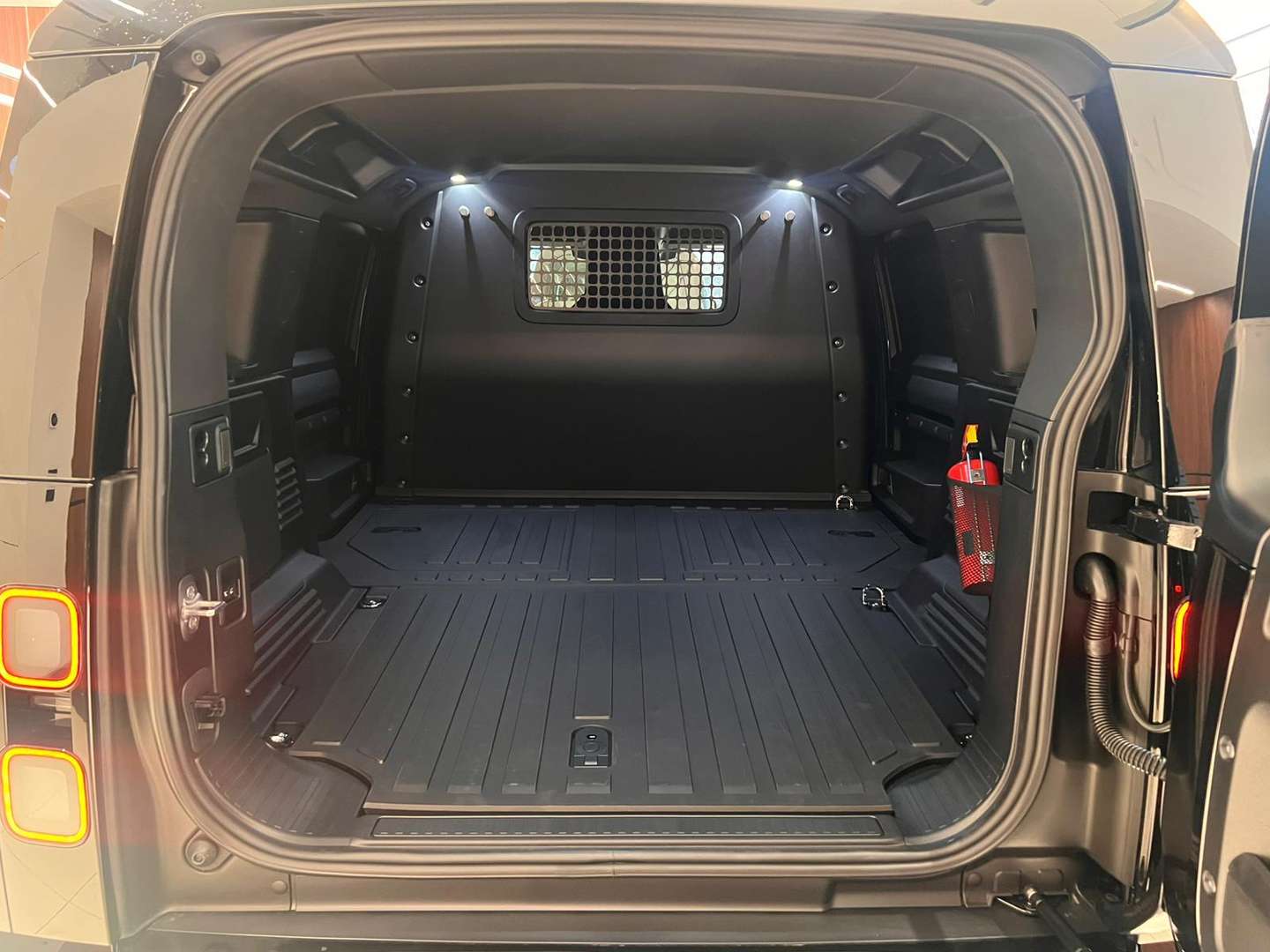 Land Rover Defender 130 Hard Top S D250 - 2025 - Joinsteer - #21