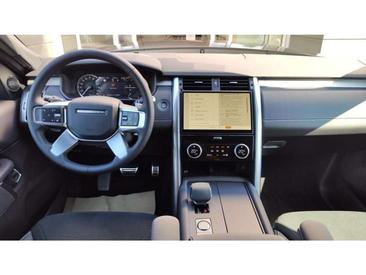 Land Rover Discovery R Dynamic S — photo 10