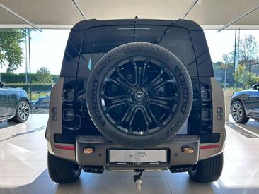 Land Rover Defender 110 P635 OCTA AWD Auto. 25.5MY — photo 9