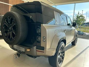 Land Rover Defender 110 P635 OCTA AWD Auto. 25.5MY — photo 15