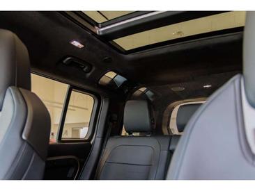 Land Rover Defender 110 P635 OCTA AWD Auto. 25.5MY — photo 23