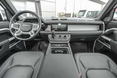 Land Rover Defender 3.0D SE D300