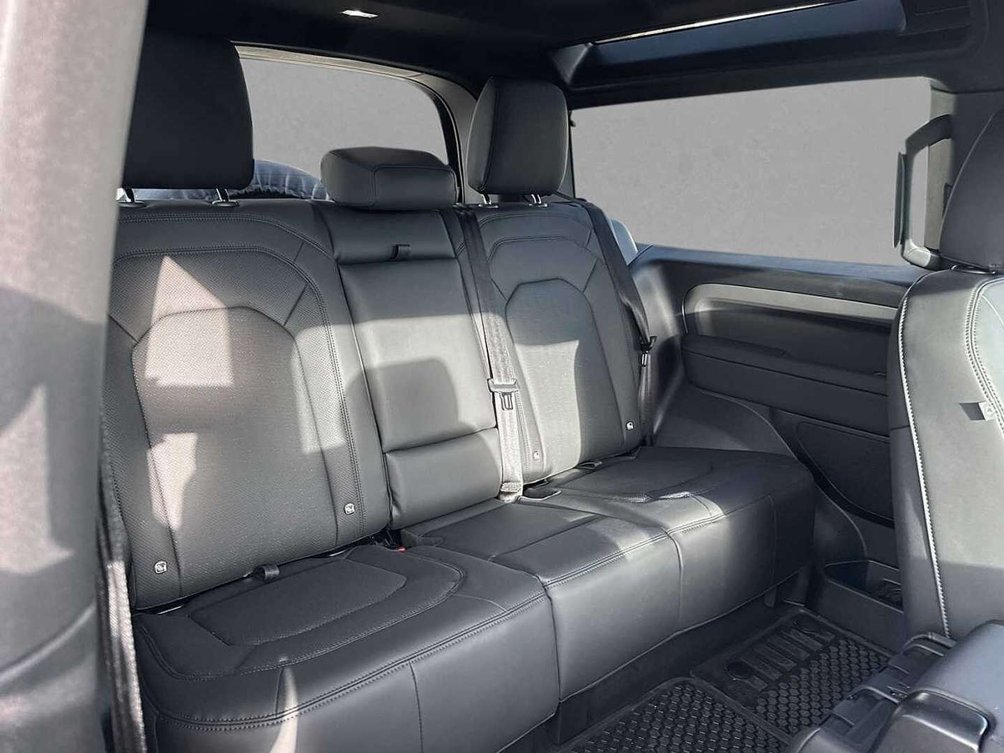 Land Rover Defender 90 D250 X-Dynamic SE El.AHK Luftfahrwerk - 2025 - Joinsteer - #11