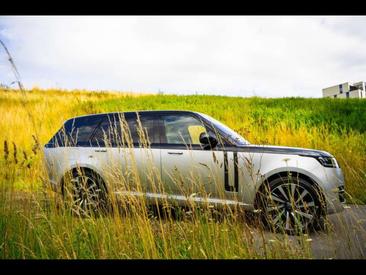 Land Rover Range Rover P440e LWB Autobiography — photo 16