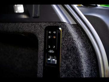 Land Rover Range Rover P440e LWB Autobiography — photo 19