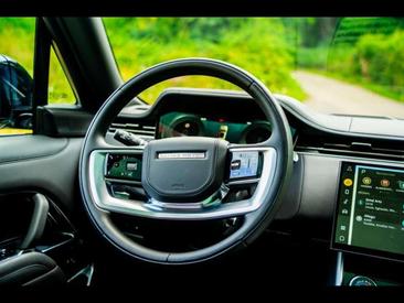 Land Rover Range Rover P440e LWB Autobiography — photo 28