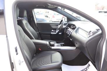 Mercedes EQA 300 — photo 9