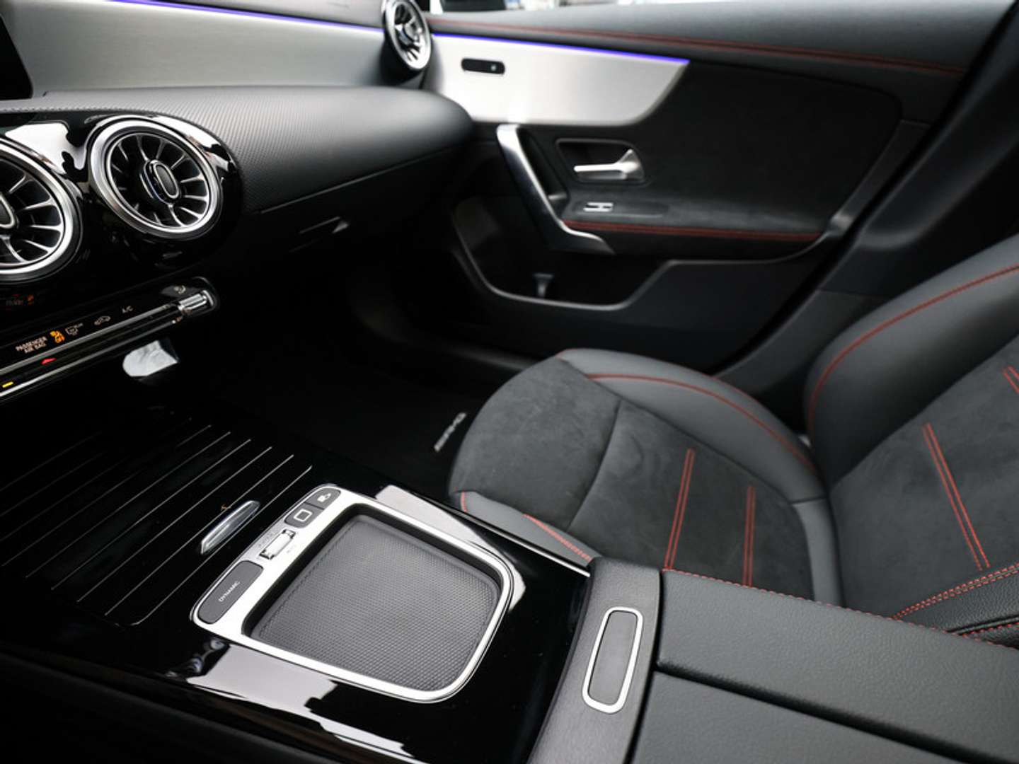 Mercedes CLA 200 Coupé 200 AMG Line - 2025 - Joinsteer - #13