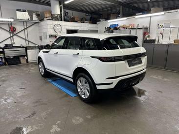 Land Rover Range Rover Evoque P300e S — photo 3