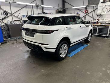 Land Rover Range Rover Evoque P300e S — photo 4