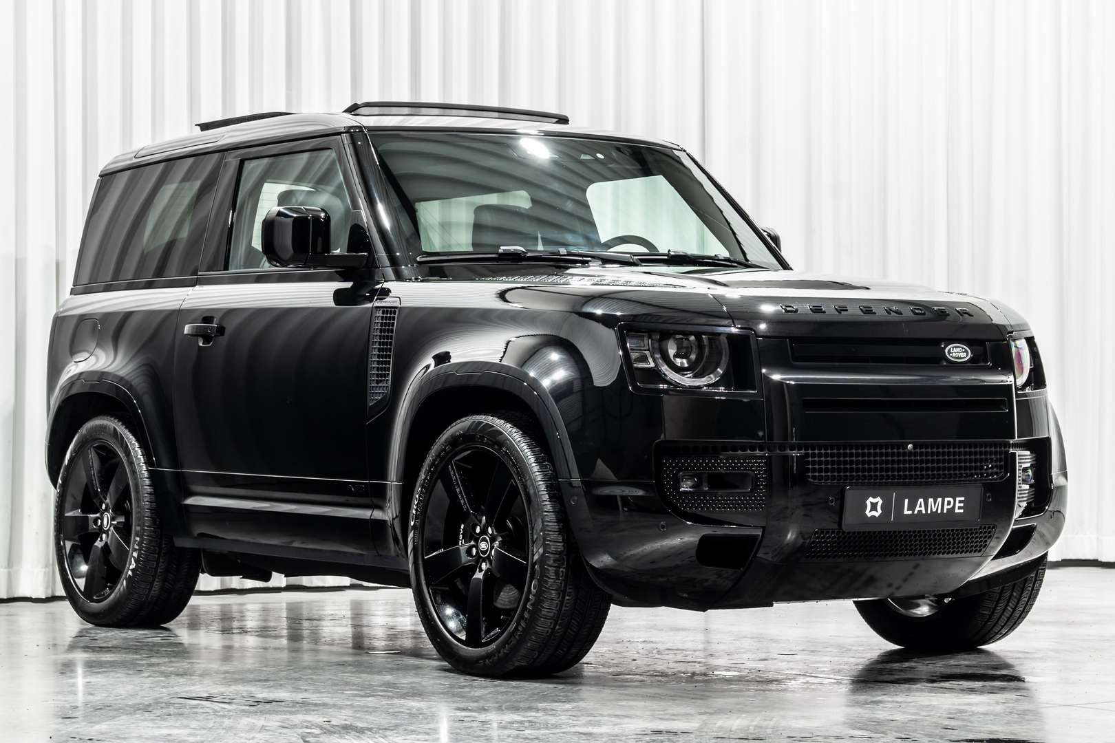 Land Rover Defender 90 Full Black Trekhaak Pano HUD 360 ACC P525 V8 - 2024 - Joinsteer - #4