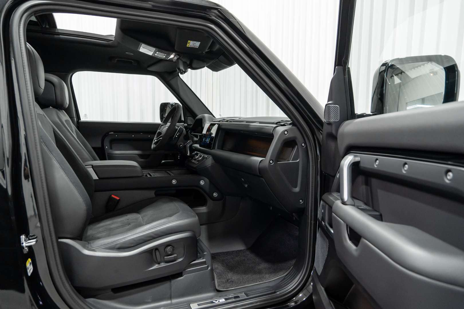 Land Rover Defender 90 Full Black Trekhaak Pano HUD 360 ACC P525 V8 - 2024 - Joinsteer - #15