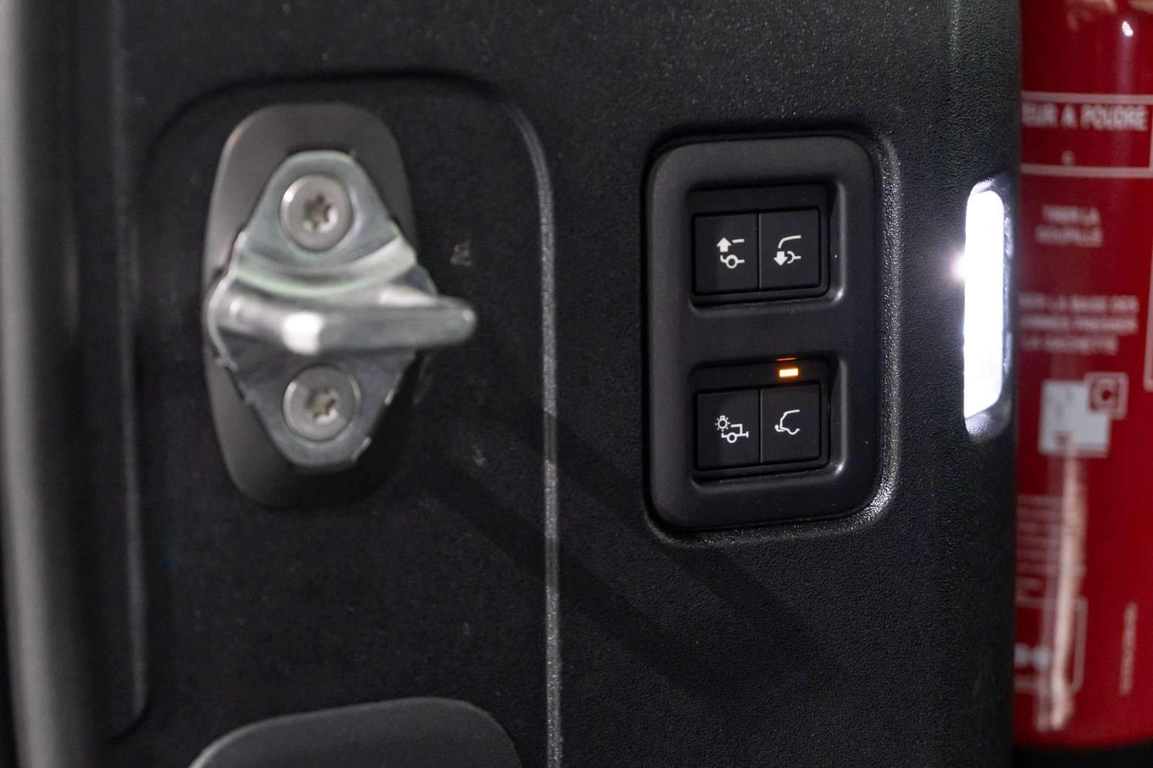 Land Rover Defender 90 Full Black Trekhaak Pano HUD 360 ACC P525 V8 - 2024 - Joinsteer - #19