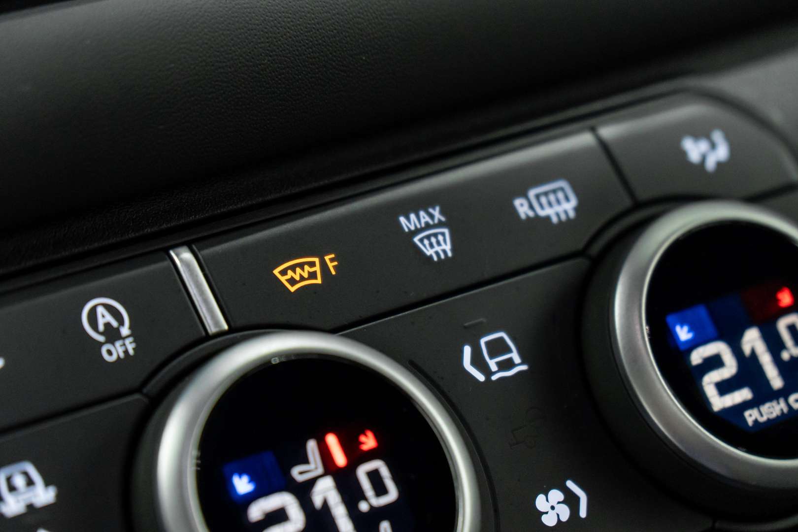 Land Rover Defender 90 Full Black Trekhaak Pano HUD 360 ACC P525 V8 - 2024 - Joinsteer - #32