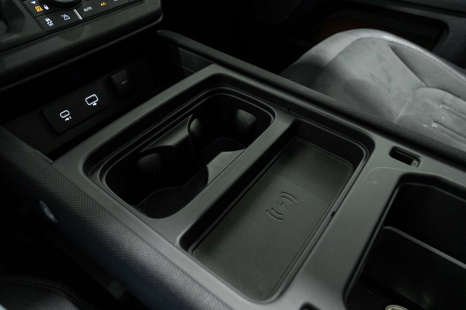 Land Rover Defender 90 Full Black Trekhaak Pano HUD 360 ACC P525 V8 - 2024 - Joinsteer - #43