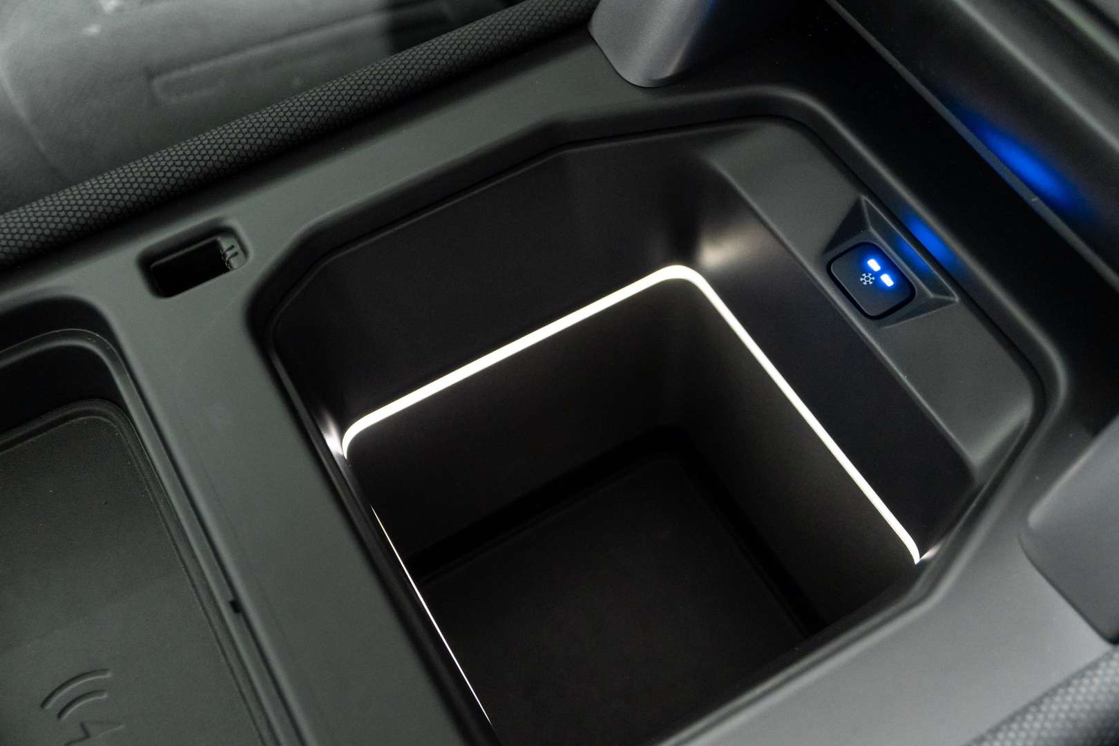 Land Rover Defender 90 Full Black Trekhaak Pano HUD 360 ACC P525 V8 - 2024 - Joinsteer - #44