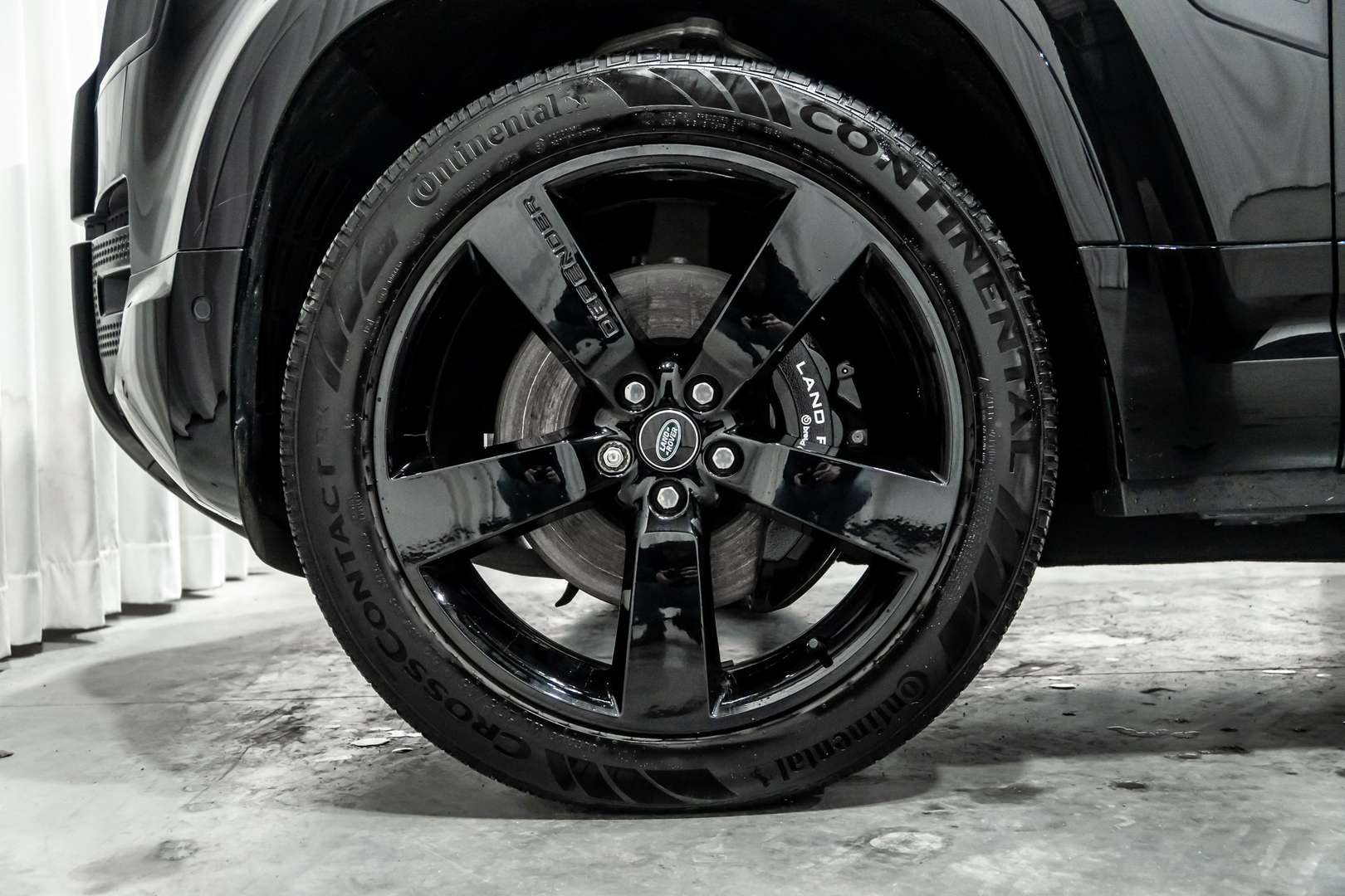 Land Rover Defender 90 Full Black Trekhaak Pano HUD 360 ACC P525 V8 - 2024 - Joinsteer - #46