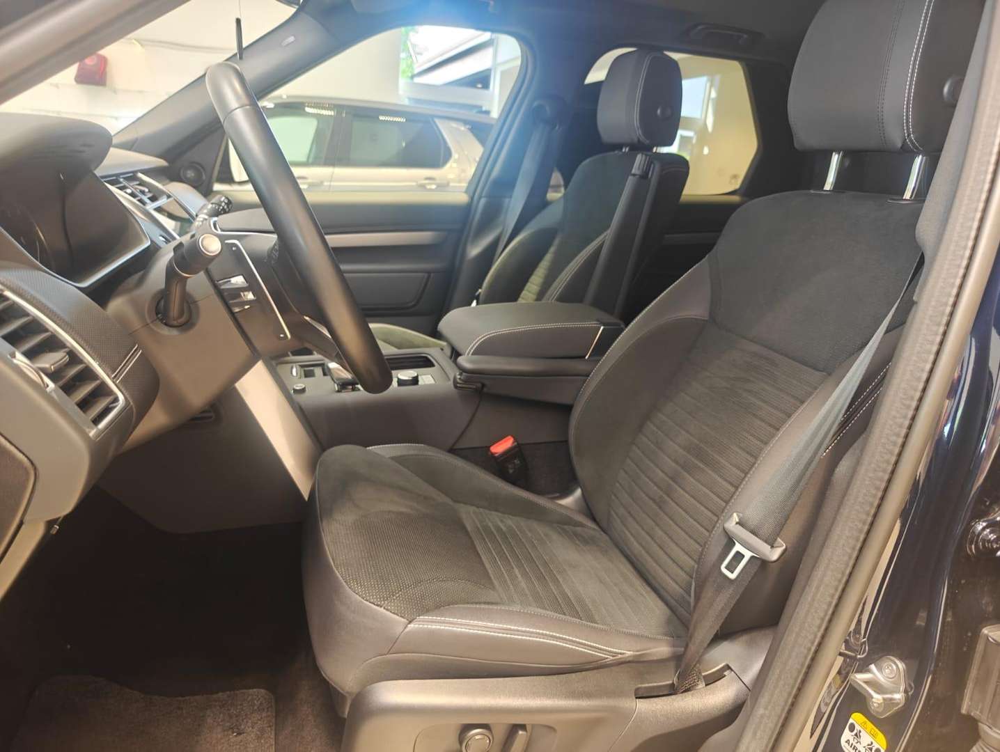 Land Rover Discovery R-Dynamic S - 2025 - Joinsteer - #14