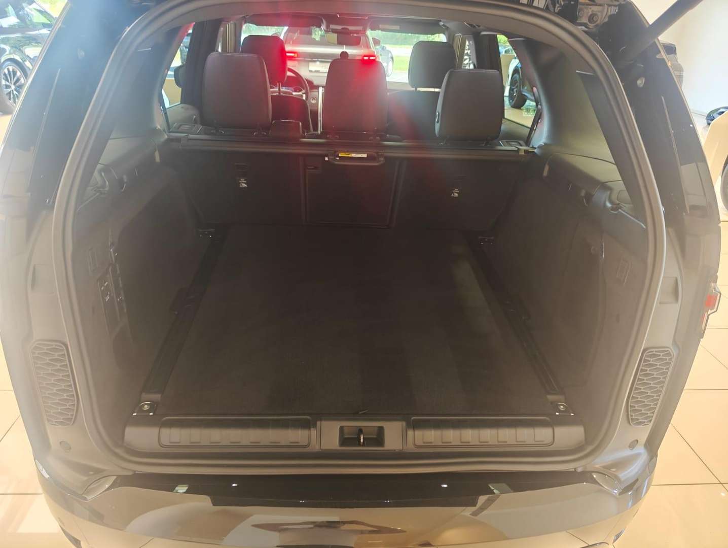 Land Rover Discovery R-Dynamic S - 2025 - Joinsteer - #17