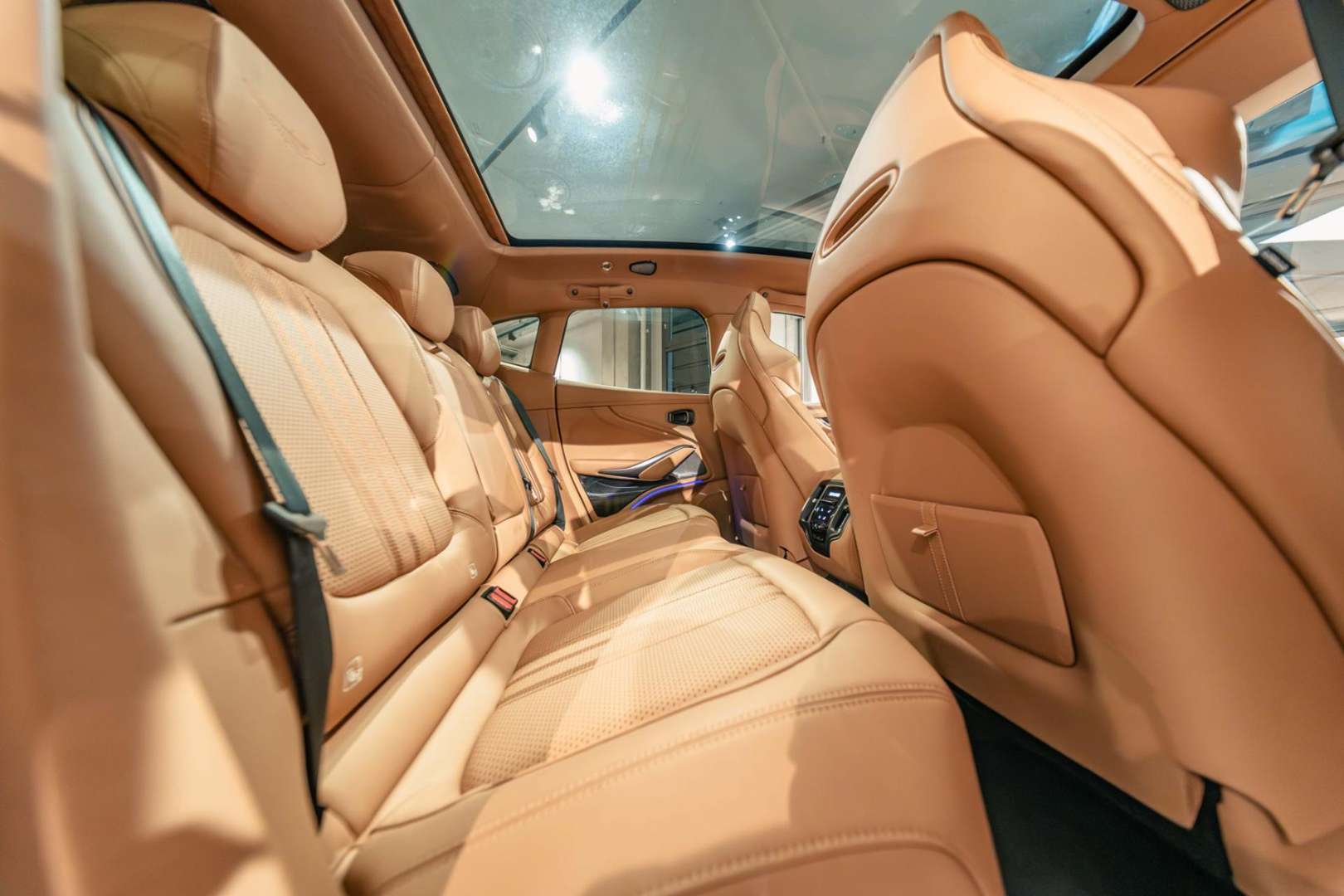 Aston Martin DBX 707 - 2026 - Joinsteer - #7