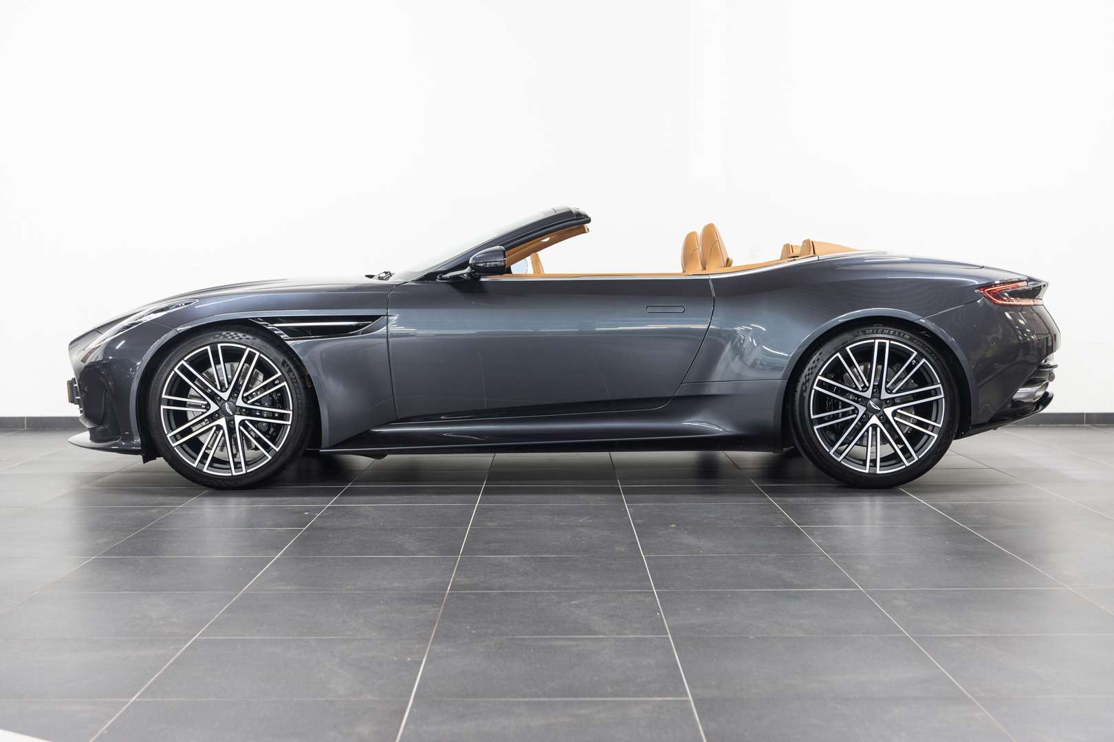 Aston Martin DB12 Volante - 2024 - Joinsteer - #2
