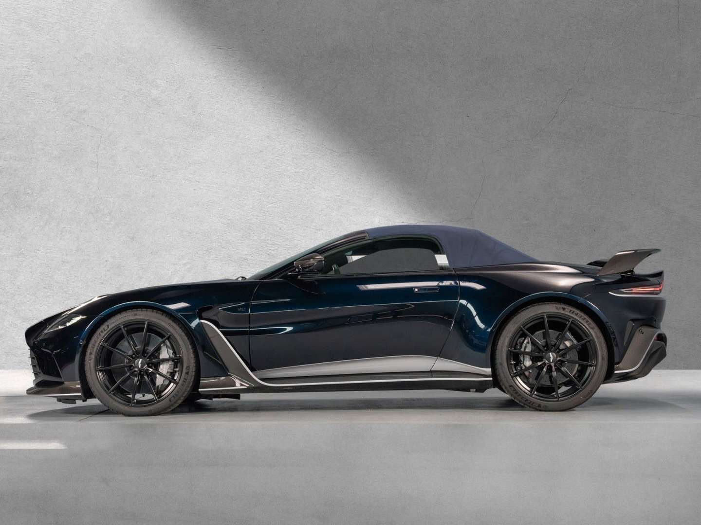 Aston Martin Vantage Roadster V12 Limited - 2024 - Joinsteer - #2