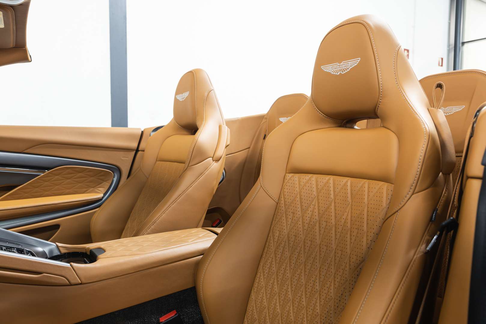 Aston Martin DB12 Volante - 2024 - Joinsteer - #4